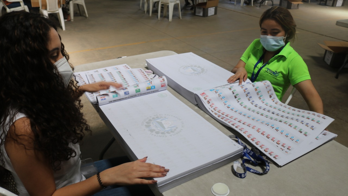 Elecciones 2021: las papeletas de votación de diputaciones a la Asamblea Legislativa; Parlamento Centroamericano y Concejos Municipales están impresas en su mayoría, a excepción de algunos casos en que existen sentencias o recursos de apelación o nulidad.